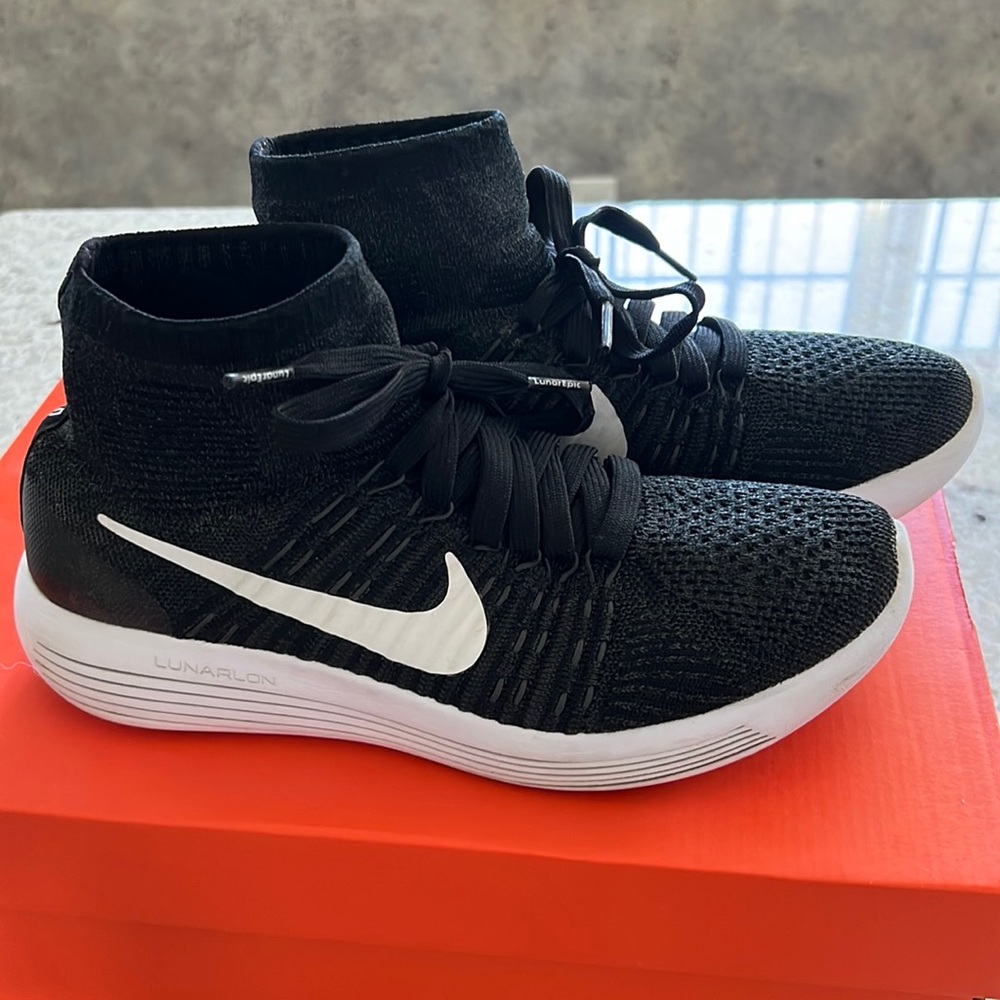 WMNS NIKE LUNAREPIC FLYKNIT SIZE 8